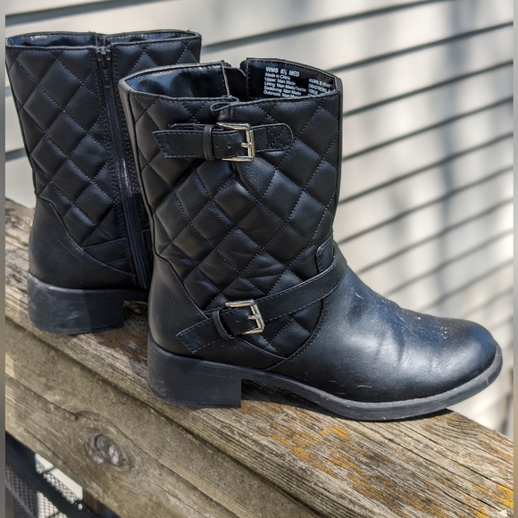 Dana Buchman- Women's Quilted Ankle Boots - Picture 4 of 10